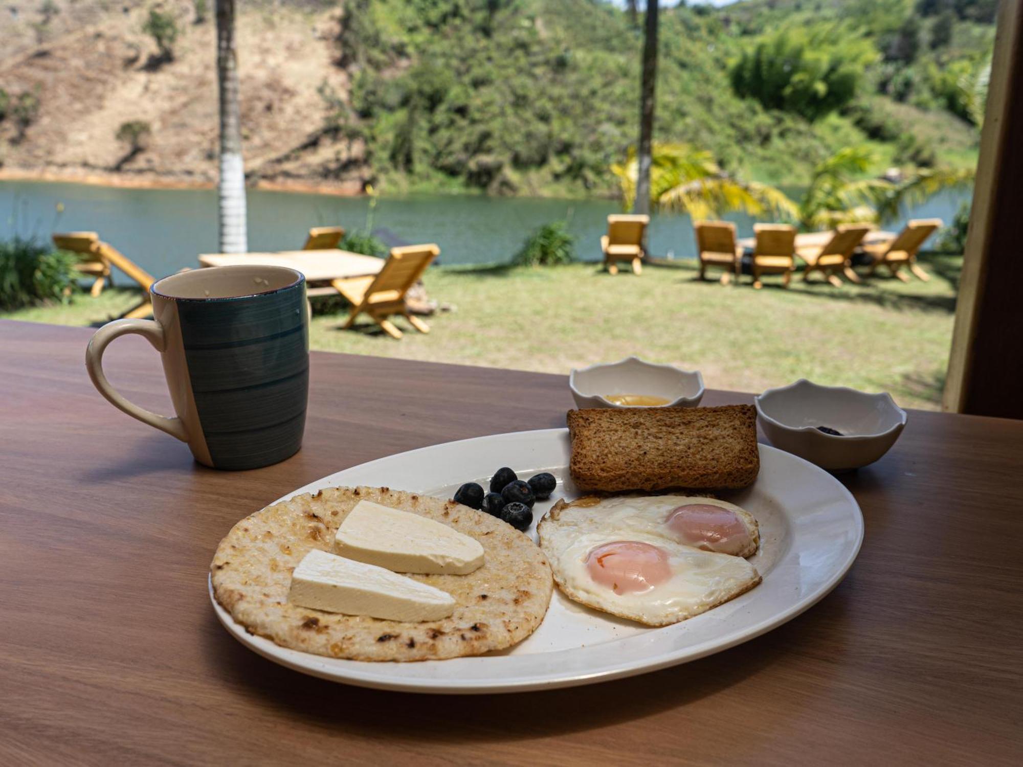 Volare Guatape Isla Hostel Ngoại thất bức ảnh