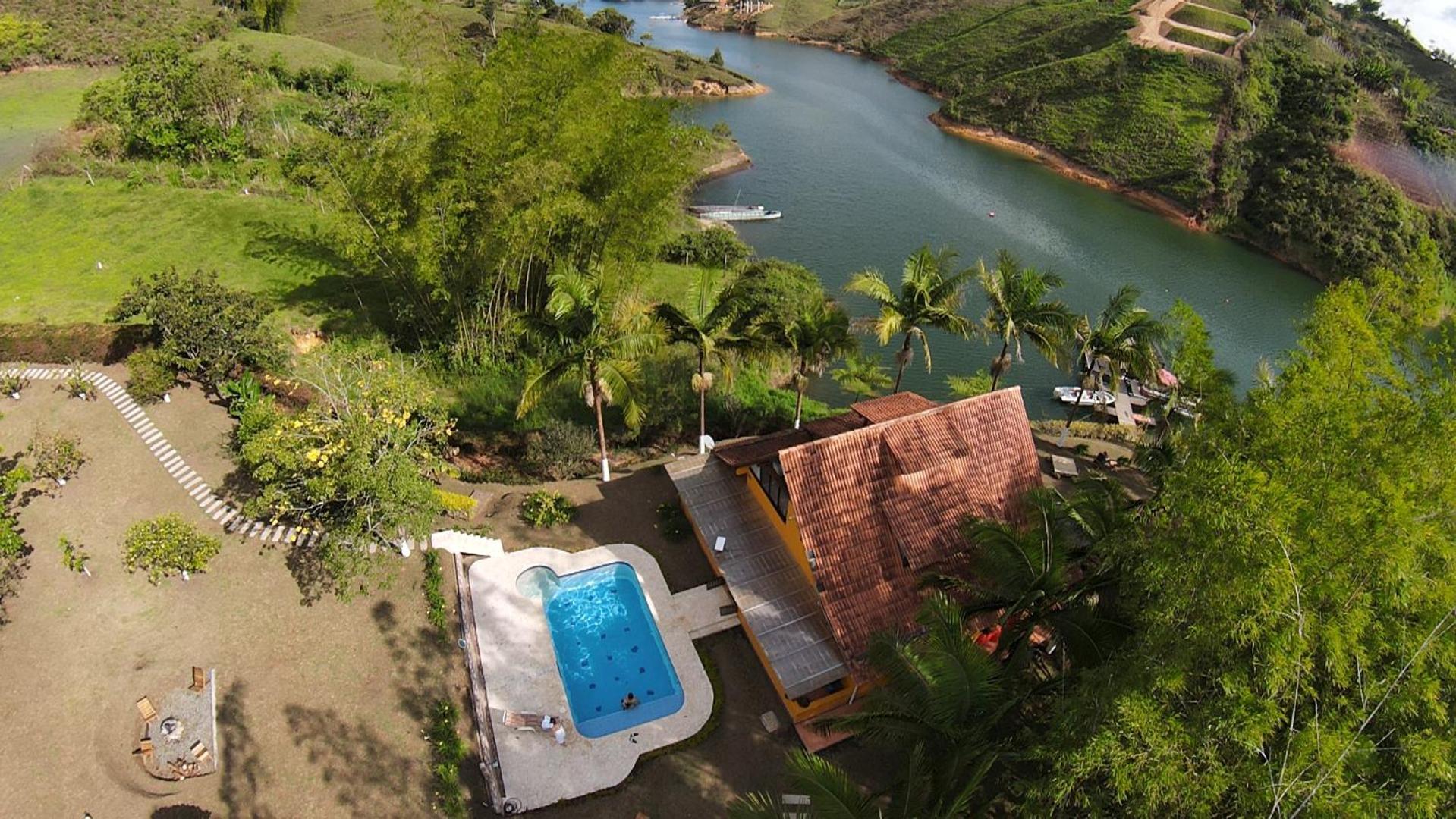 Volare Guatape Isla Hostel Ngoại thất bức ảnh