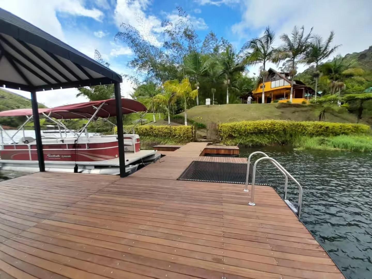 Volare Guatape Isla Hostel Ngoại thất bức ảnh