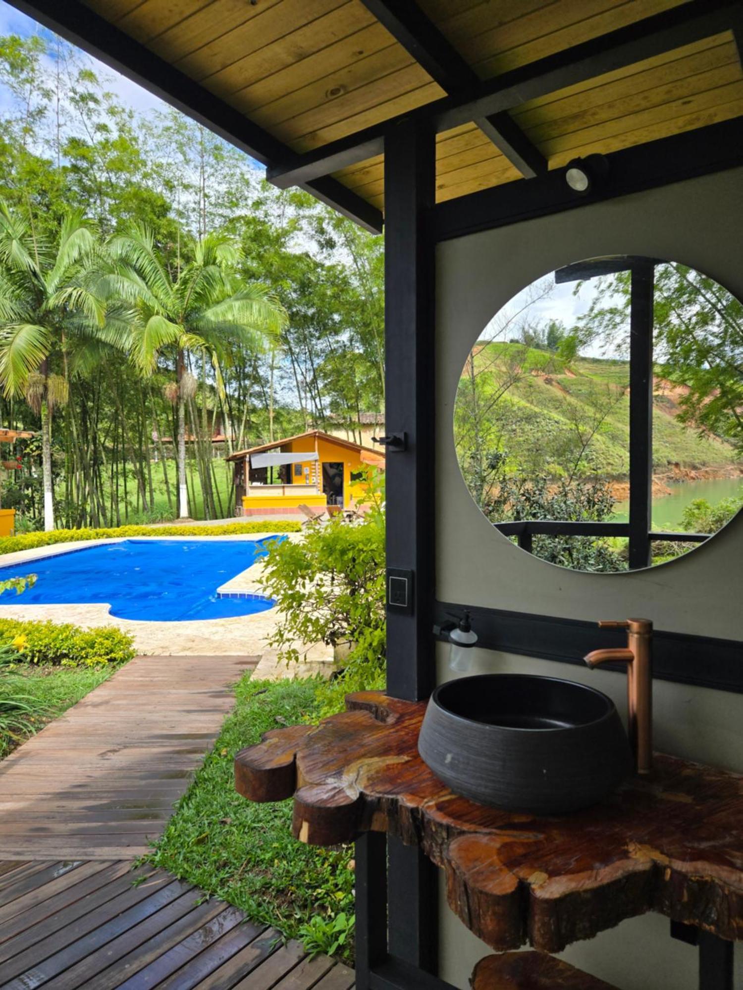 Volare Guatape Isla Hostel Ngoại thất bức ảnh